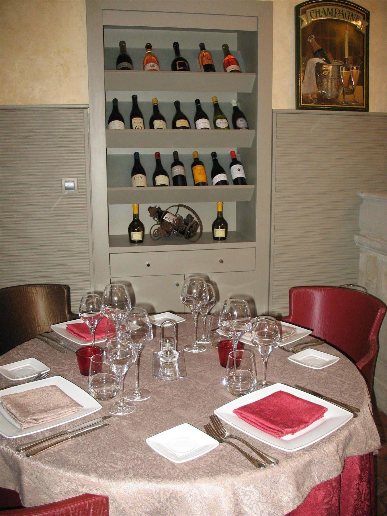 Logis Hotel Le Relais Louis XI مانج سور لوار المظهر الخارجي الصورة